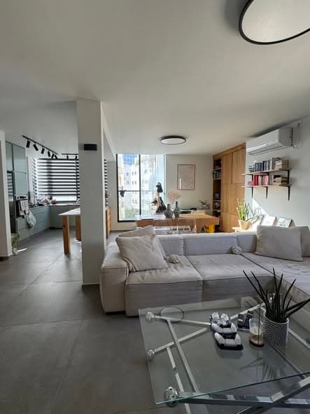 1 room sublet in Lev HaIr