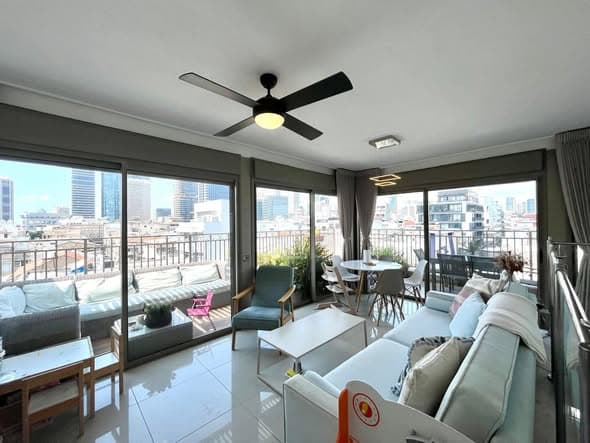2 room sublet in Florentin - Photo 1