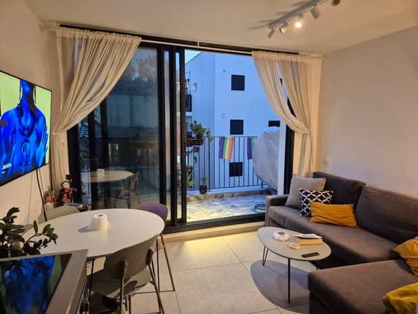 2 room sublet in Florentin - Photo 1